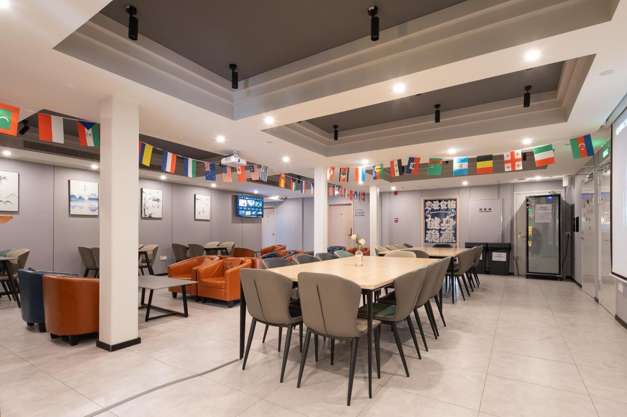 Dayin International Youth Hostel -Near People'S Square & Old Town -Social Area -Bar -Cafe -Gym -Free Laundry Luggage Storage -24H Front Desk -English Service Шанхай Экстерьер фото